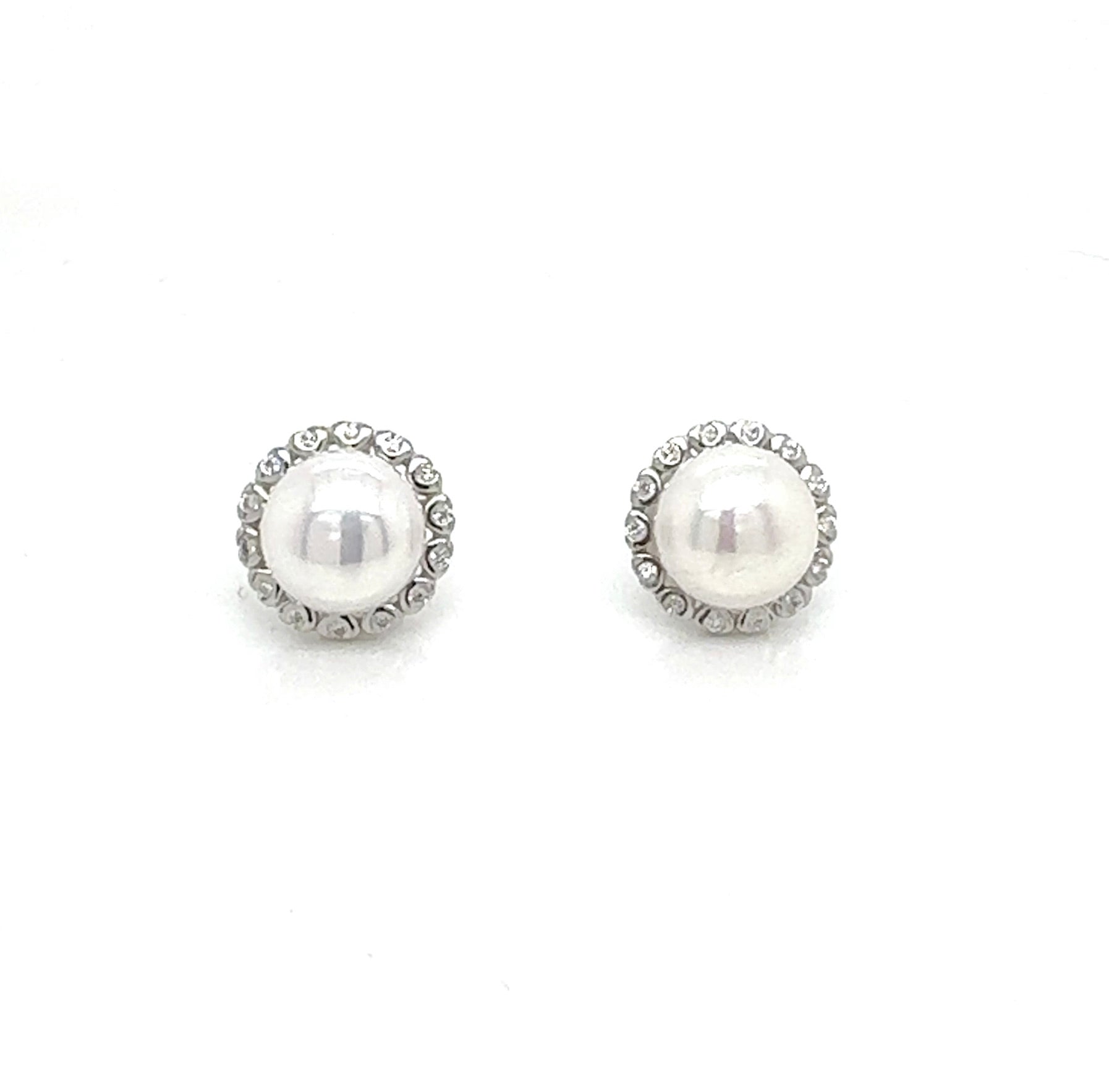 Equestrian style pearl earrings