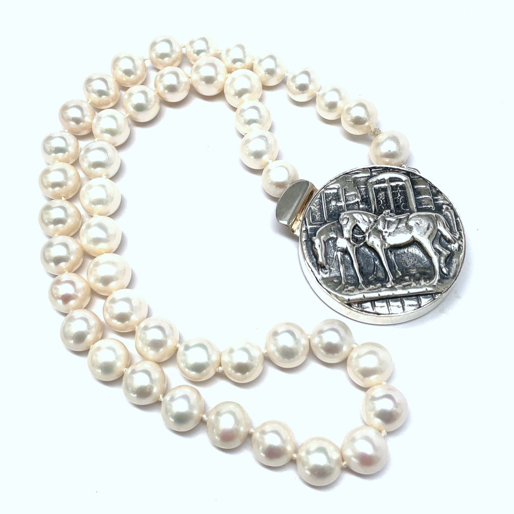 Equestrian pearl necklace